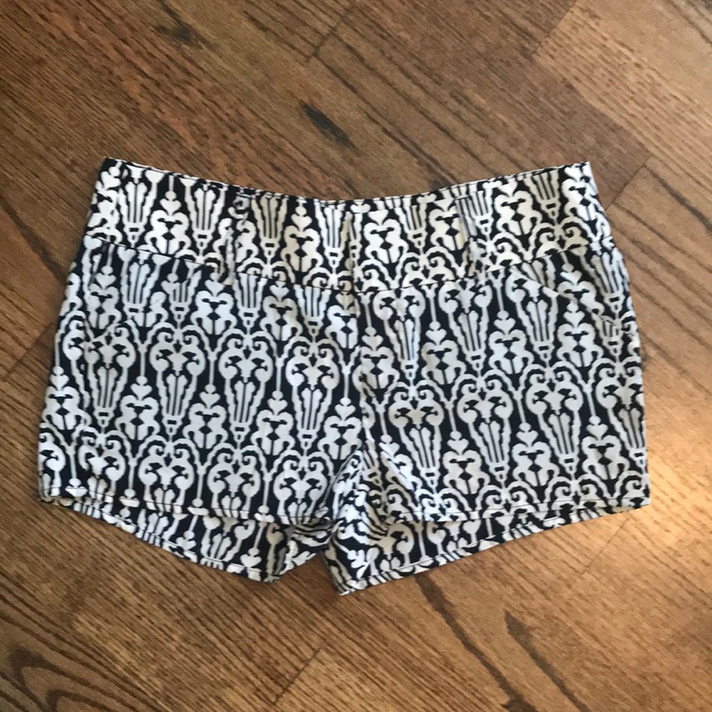 THML black and cream print silk shorts size small